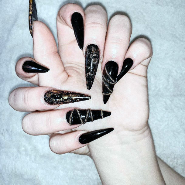 Black Gold Nail With Rope Design