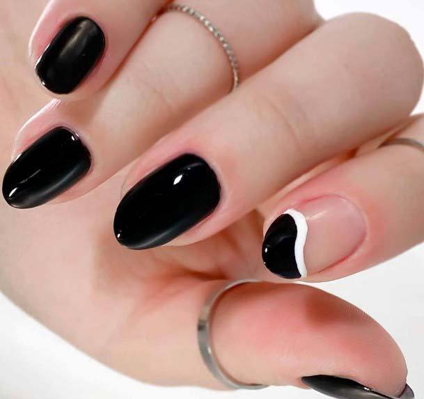 Black Minimalistic Art Work On Nail