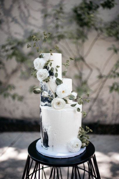 Black Smeared White Cake Wedding Decor