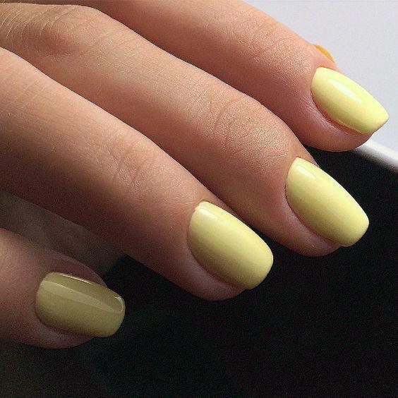 Blonde Pale Yellow Nails For Women