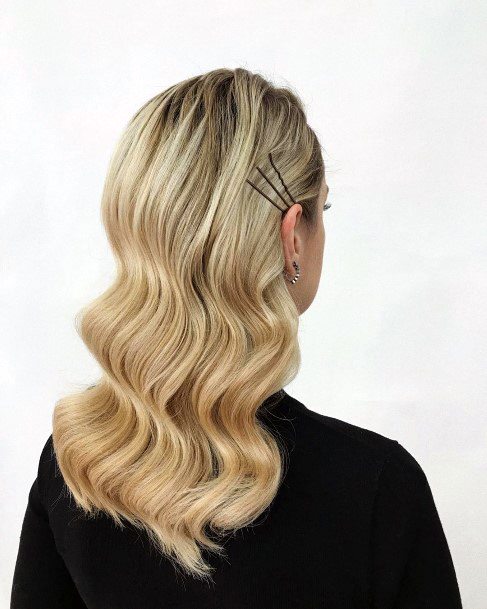 Blonde Woman Chic Wavy Hairstyle And Bobby Pins Old Hollywood Waves