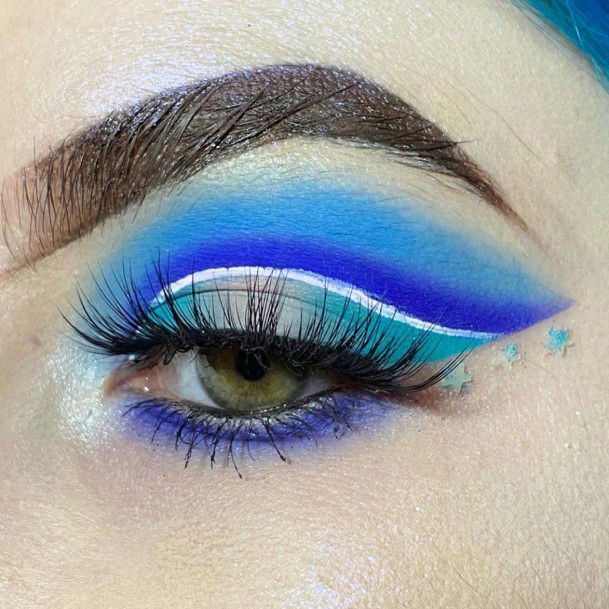 Blue Lined Eyeshadow Makeup Looks Women