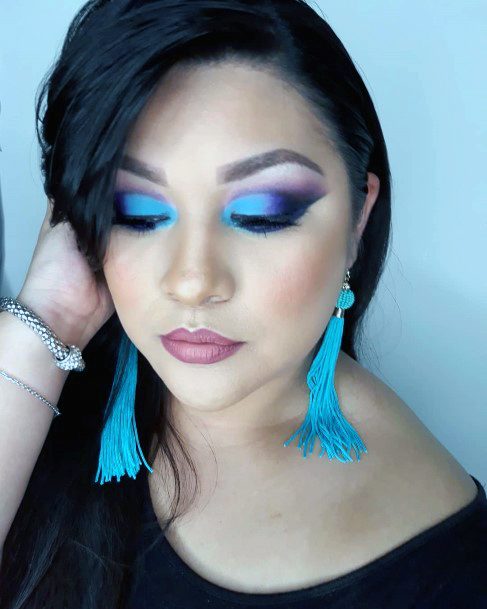 Blue Sapphire Eyeshadow Ideas For Women