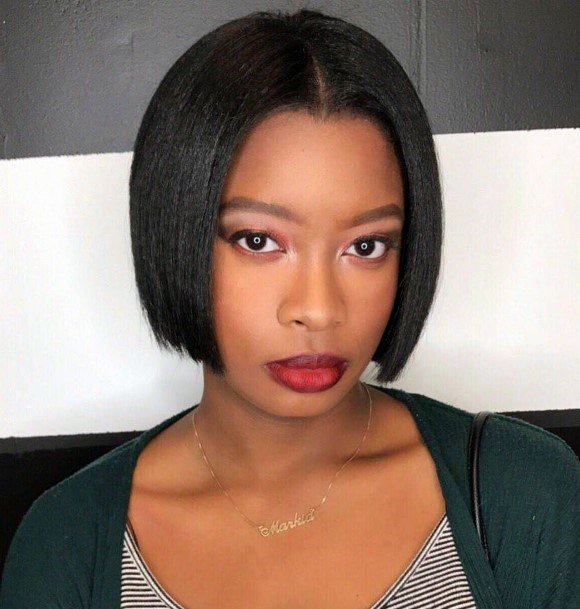 Bob Hairstyles For Black Women Cute Chin Length Blunt Middle Part