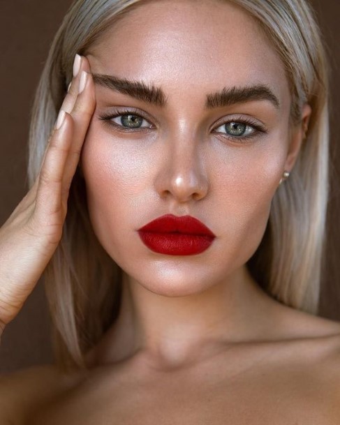 Bold And Pretty Makeup Looks For Women