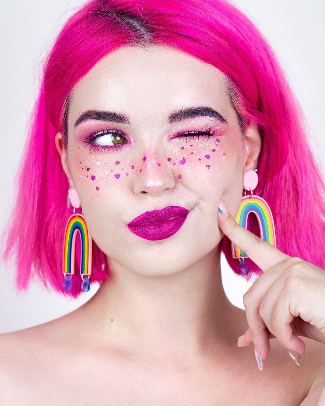 Bold Pink Hairstyle And Lipstick Womens Makeup Looks