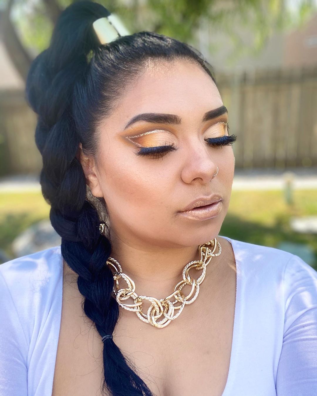 Bordered Gold Eye Makeup Looks Women