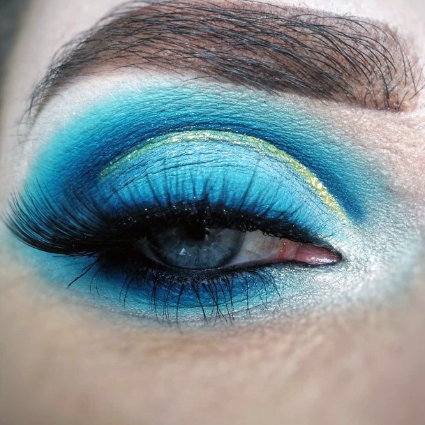 Boundless Blue Eyeshadow Women