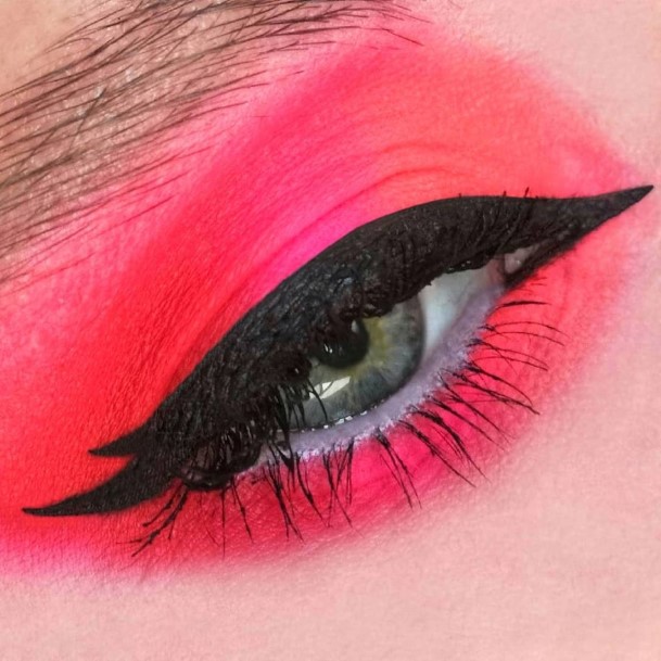 Bright Magenta Neon Eye Makeup Looks