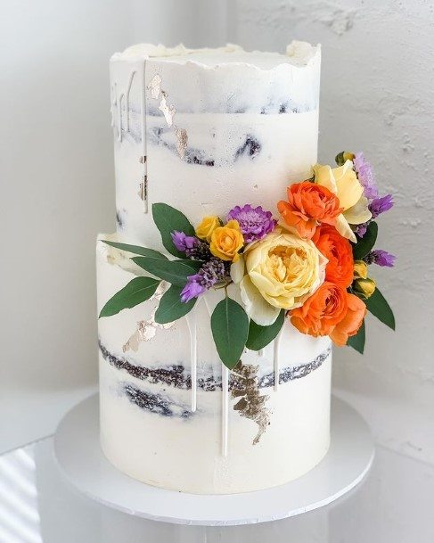 Bright Roses On White Wedding Cake