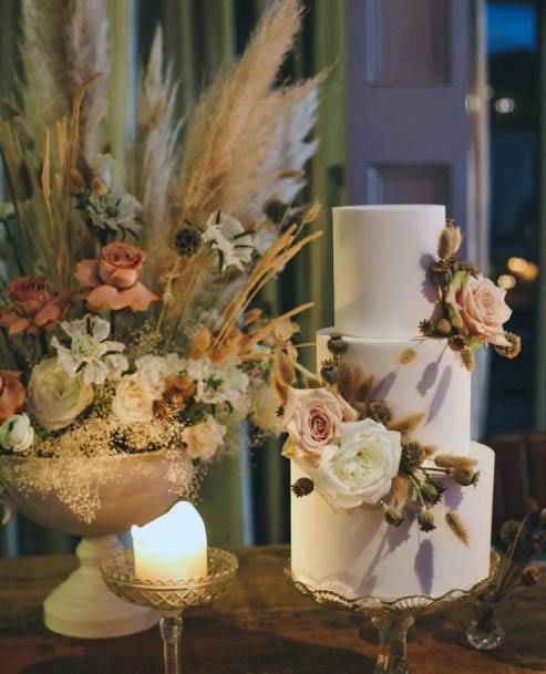 Captivating Wedding Cake Pretty Flower Decoration Ideas For Desert Table