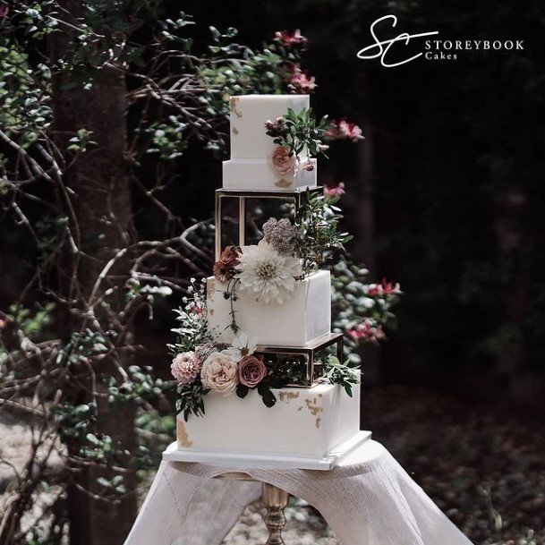 Charming Flowers On Beautiful Wedding Cakes