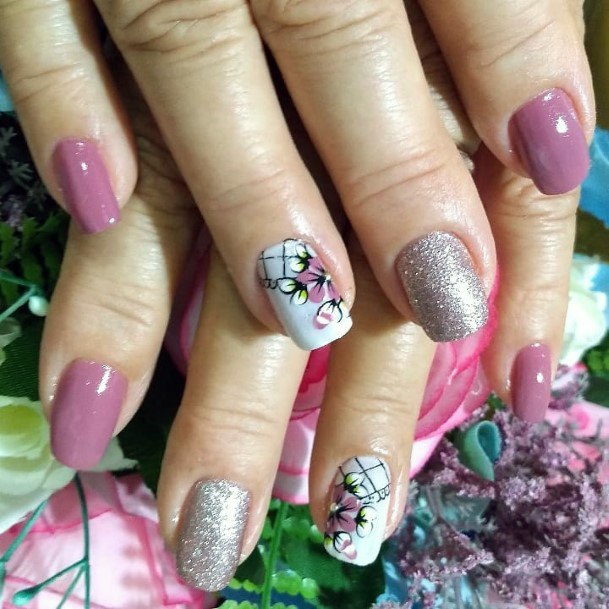 Charming Mauve Hued Flower Art On Nails Women