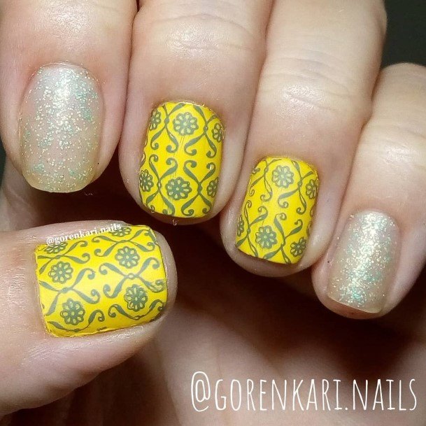 Charming Nails For Women Green And Yellow