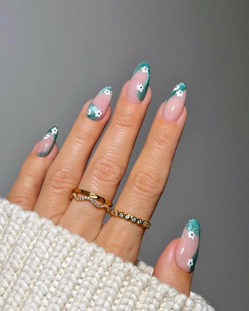 Charming Nails For Women Light Green