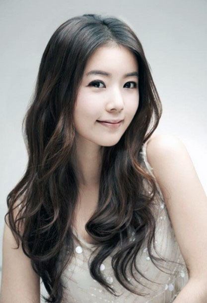 Charming Wavy Hair With Center Part