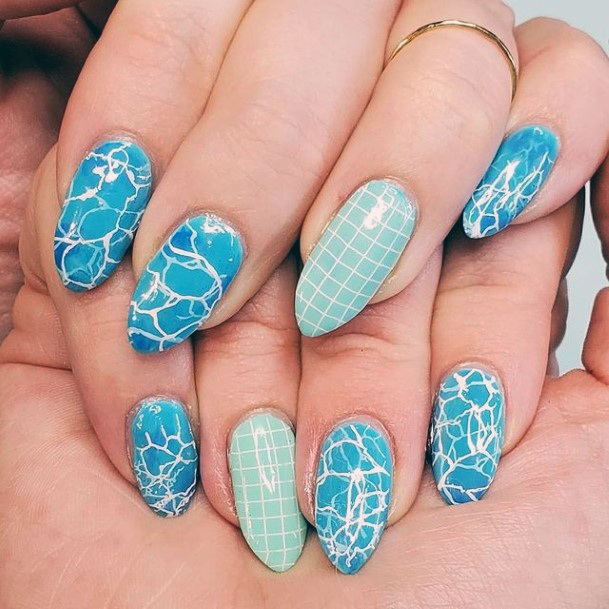 Checkers And Lightening Blue Water Nails Women