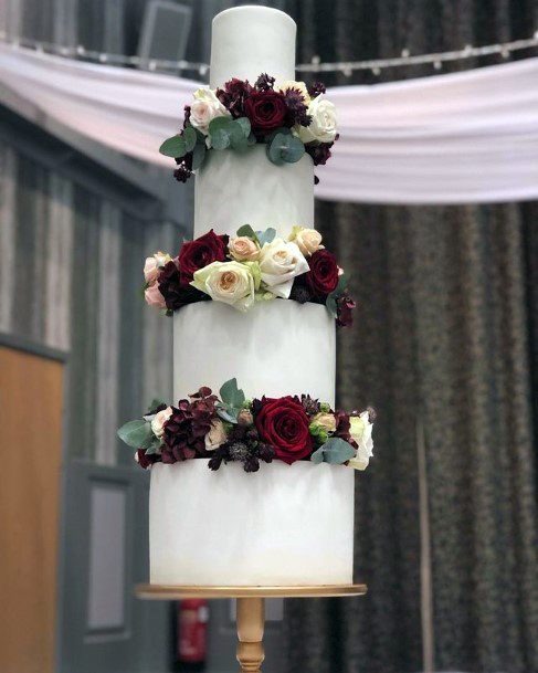 Christmas Wedding Flowers On Cake