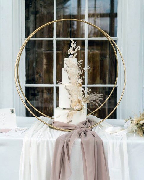 Circular Wedding Cake Stand Women