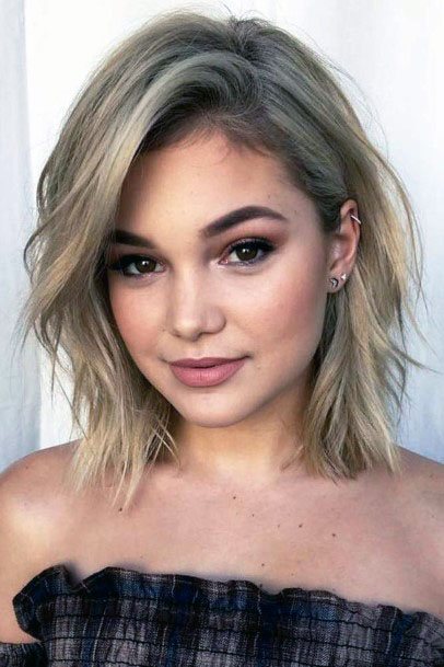 Classic Easy Chin Length Blonde Hairstyle