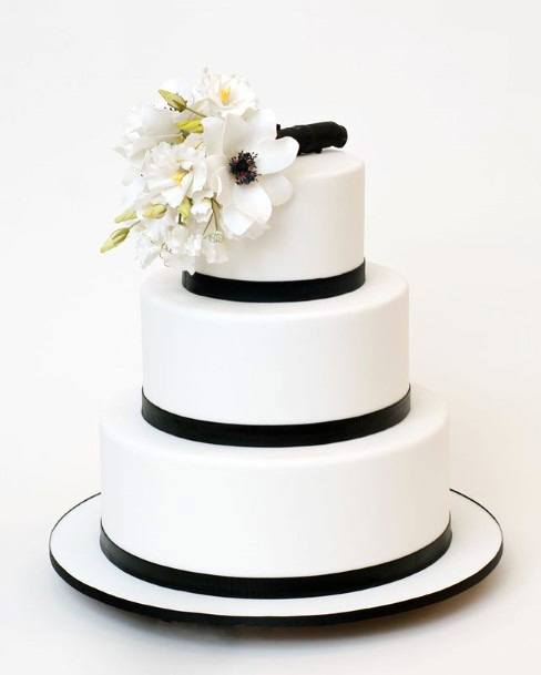 Classic White With Black Border 3 Tier Wedding Cake Women