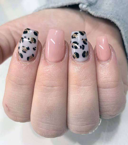 Classy Leopard Print And Light Pink Nail Art