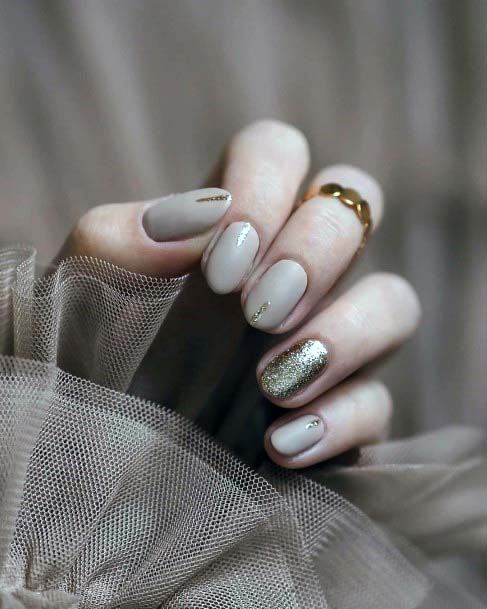 Classy Simple Nail Art With Glitters