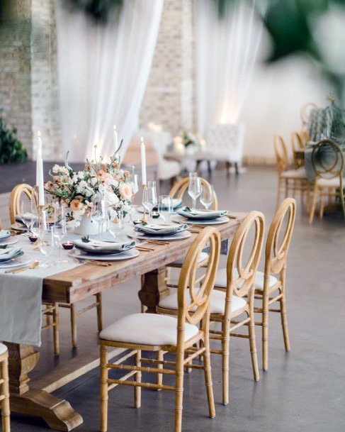 Classy Simple Wedding Reception Foral Decoration Ideas