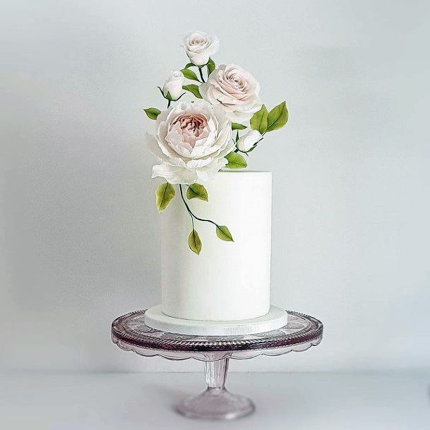 Classy White Elegant Wedding Cake Women