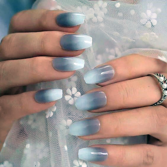 Cloudy Grey Ombre Nails