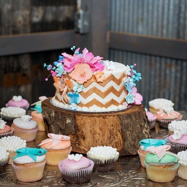 Colorful Wedding Cake Matching Cupcake Inspiration Cool Ideas