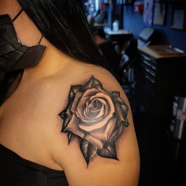 Colorful Womens Rose Shoulder Tattoo Design Ideas