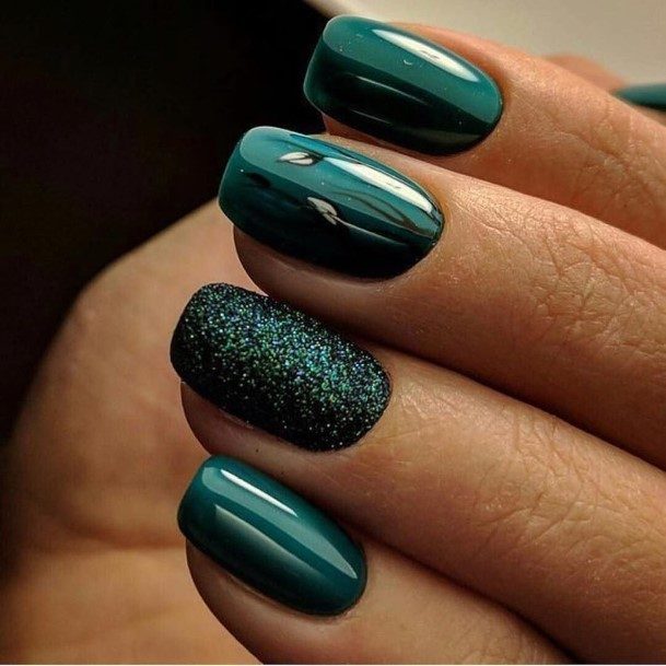 Cool Female Emerald Green Nail Designs