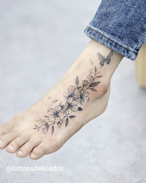 Cool Female Nice Tattoo Designs