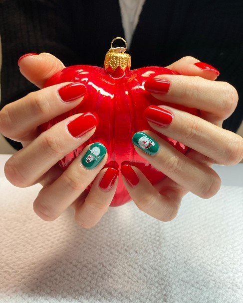 Cool Female Red And Green Nail Designs