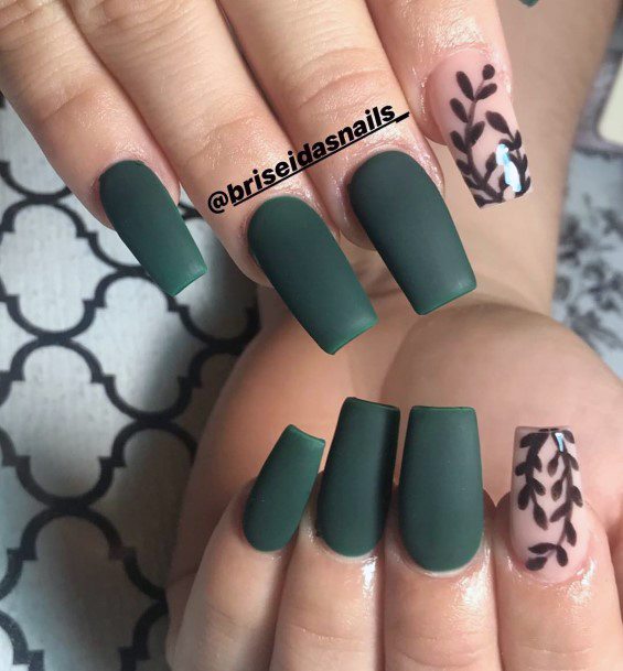 Cool Hunter Green Nails For Women