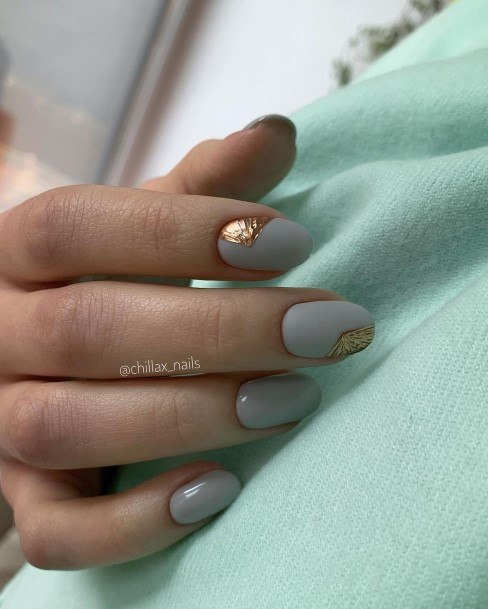 Cool Metallic Gold Nails For Women