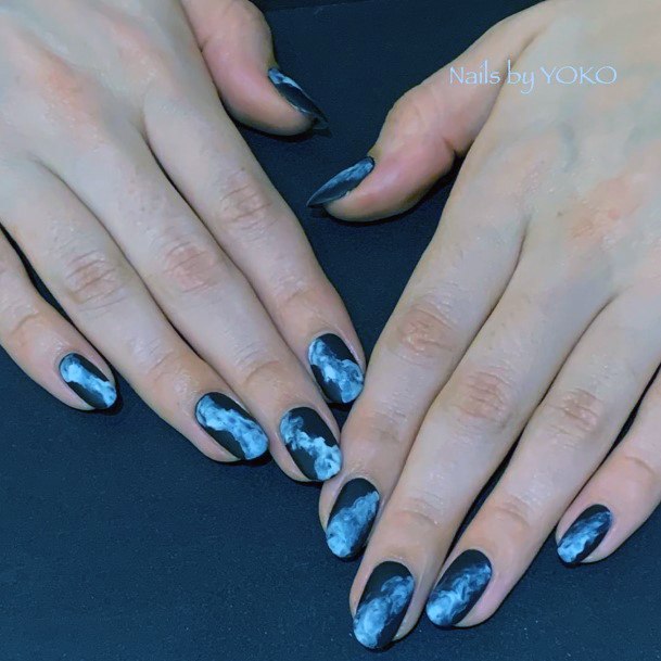 Cool Ombre Black Blue Short Nail Design For Ladies