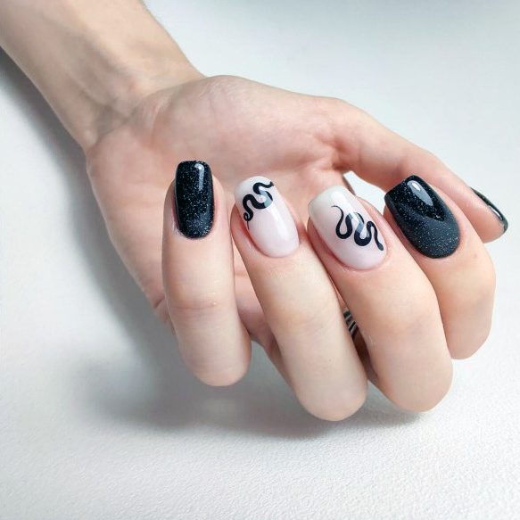 Cool Snake Black Sparkly Nails Design For Women