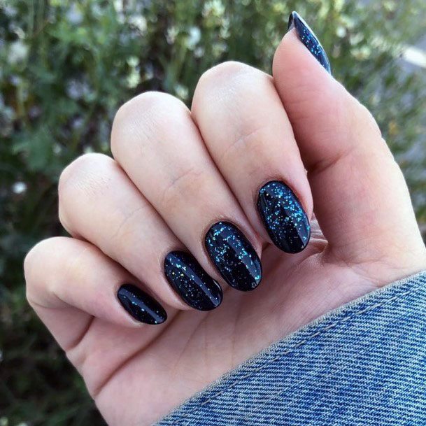 Cool Sparkling Black Gel Nail Ideas For Ladies