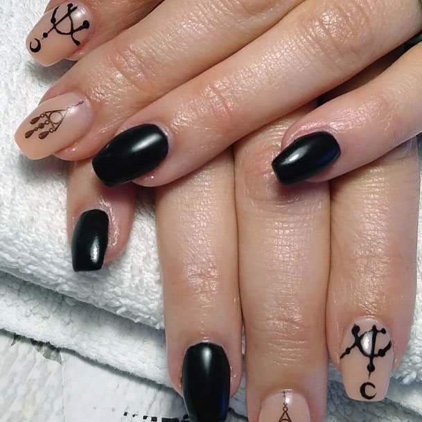 Cool Trendy Black Gel Moon Dream Catcher Nail Inspiration For Girls