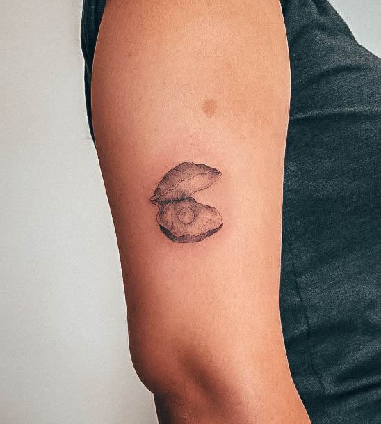 Coolest Womens Clam Tattoos