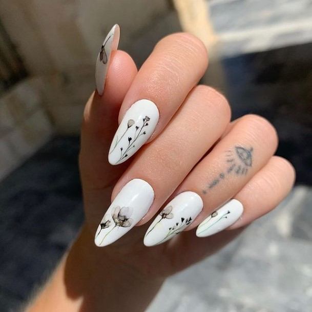 Coolest Womens White With Flowers Nails