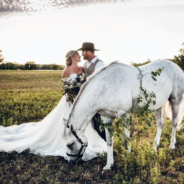 Country Wedding Ideas Majestic Farm Animal Couples Photographs Inspiration