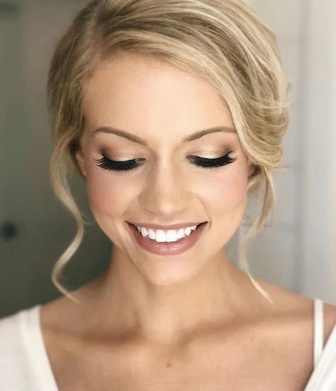 Cream Pretty Makeup Look For Women