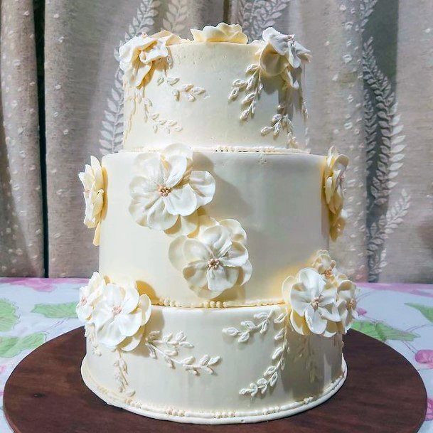 Creamy 3 Tiered Womens Wedding Cake