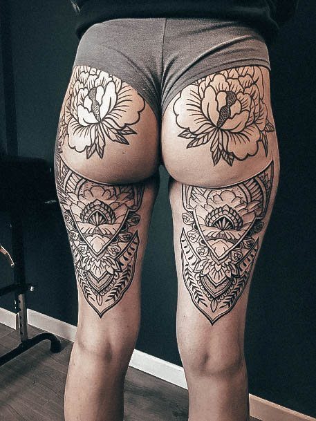 Tattoo of Flowers Butt