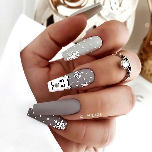 Creative Christmas Ombre Nail Designs For Women