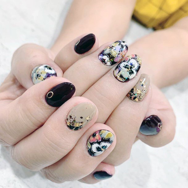 Creative Floral Patterns On Nails