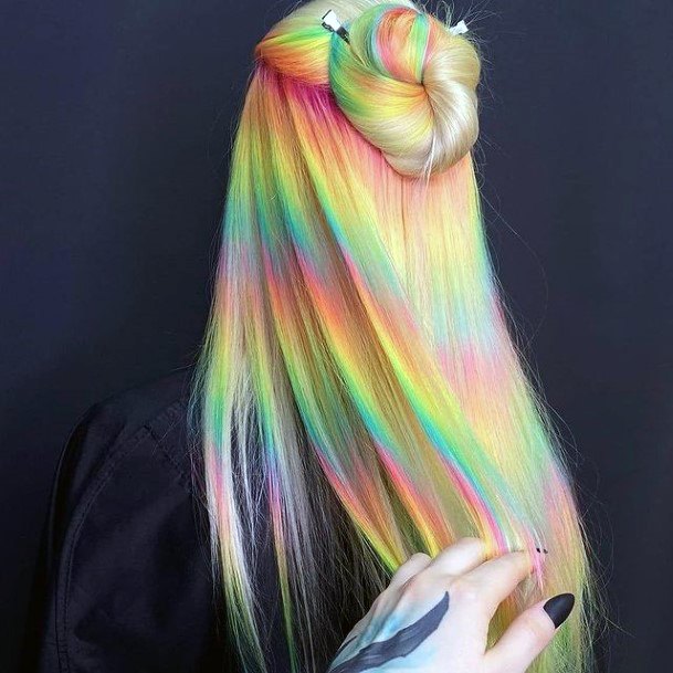 Creative Neon Hairstyles Ideas For Women